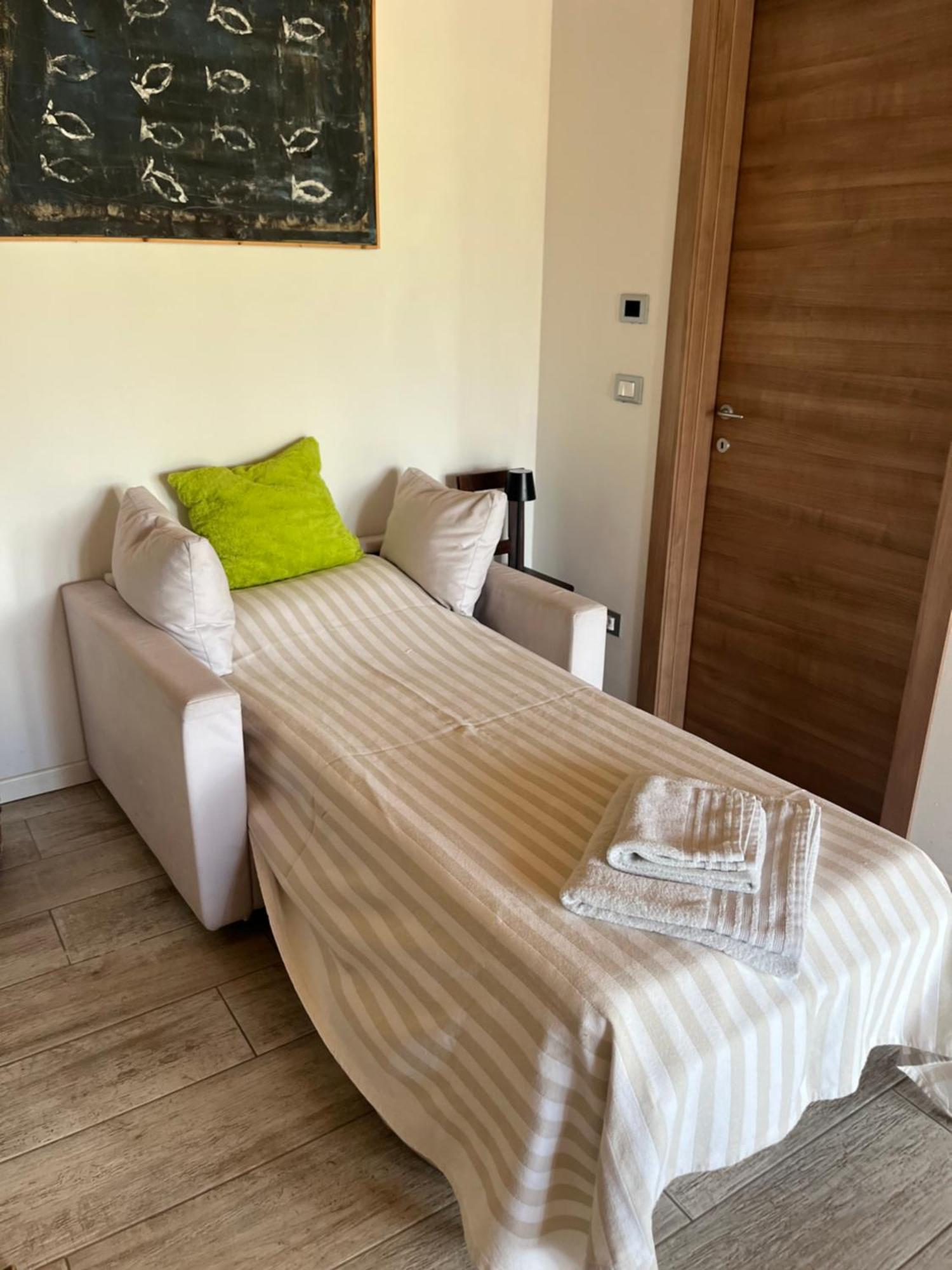 B&B Rooms Moncalvo Bagian luar foto